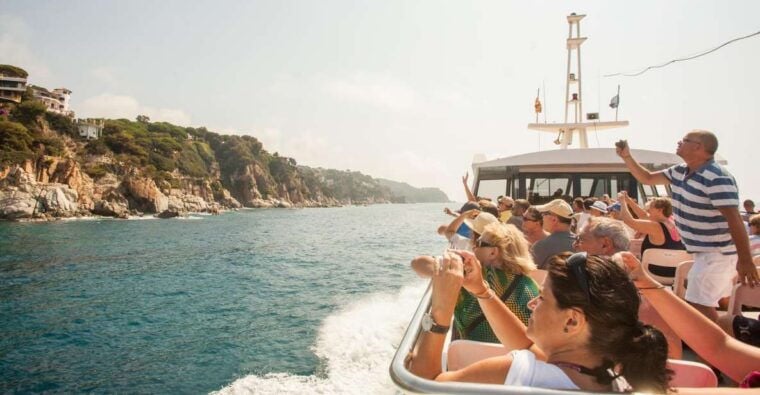 From Barcelona: Costa Brava Day Tour With Boat Trip - Exploring Lloret De Mar