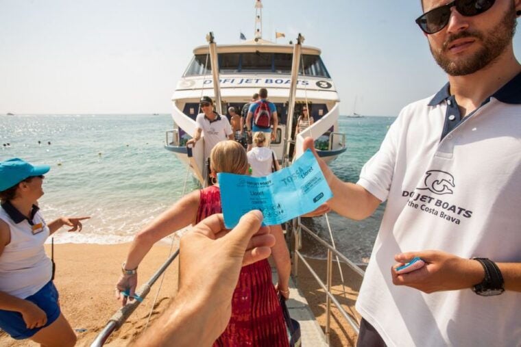 From Barcelona: Costa Brava Day Tour With Boat Trip - Discovering Tossa De Mar