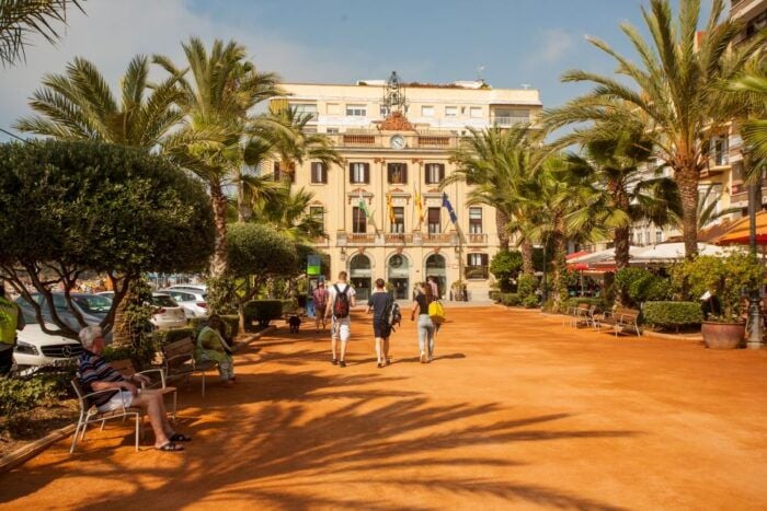 From Barcelona: Costa Brava Day Tour With Boat Trip - Important Considerations