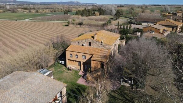 From Barcelona: Explore Catalunya 4 Days Small Group Tour - Transportation Information