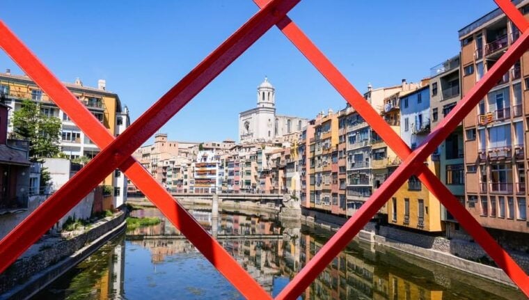 From Barcelona: Girona Guided Tour & Dalí Museum in Figueres - Gironas Cathedral