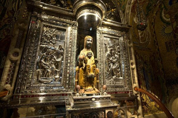 From Barcelona: Half-Day Trip to Montserrat Mountain - Scheduling and Reservations
