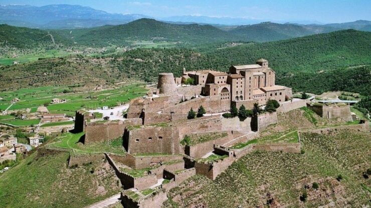 From Barcelona: Montserrat, Cardona & Salt Mountain Day Trip - Pickup Information