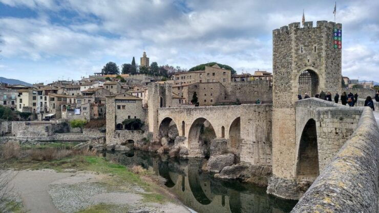From Barcelona: Private Besalú and Medieval Towns Tour - Live Tour Guides and Pickup Information