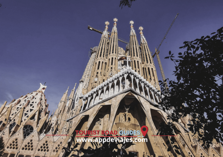 From Barcelona: Private Tour of Barcelona With Park Güell - Good To Know