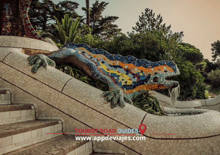 From Barcelona: Private Tour of Barcelona With Park Güell - Tour Highlights