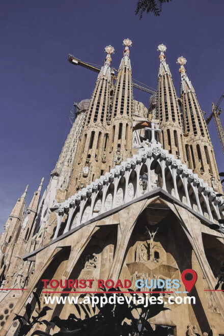 From Barcelona: Private Tour of Barcelona With Park Güell - Inclusions