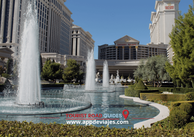 From Barcelona: Tour Private Barcelona, Montjuic & Palau - Montjuïc Castle