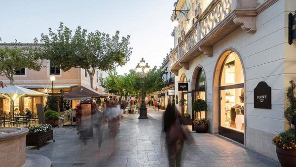 From Barcelona: Transfer to La Roca Village Outlet - Frequently Asked Questions