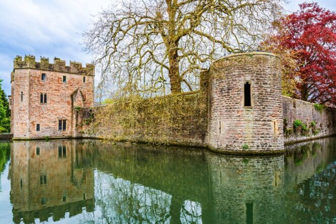 From Bath: Private Wells and Cheddar Gorge Trip With Pickup - Wells Highlights