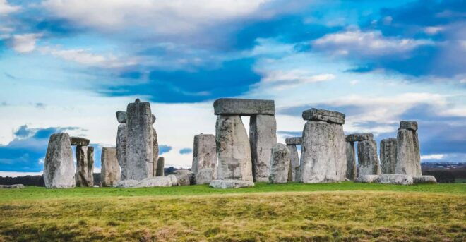 From Bath: Stonehenge & the Cotswolds Full-Day Tour - Discovering the Charm of Lacock Village