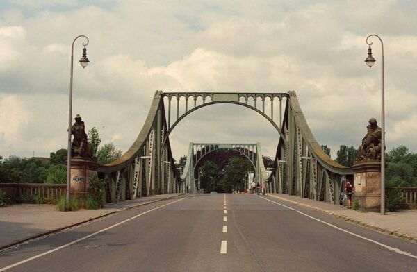 From Berlin: 6 Hour Tour to Potsdam - Booking and Cancellation Policy