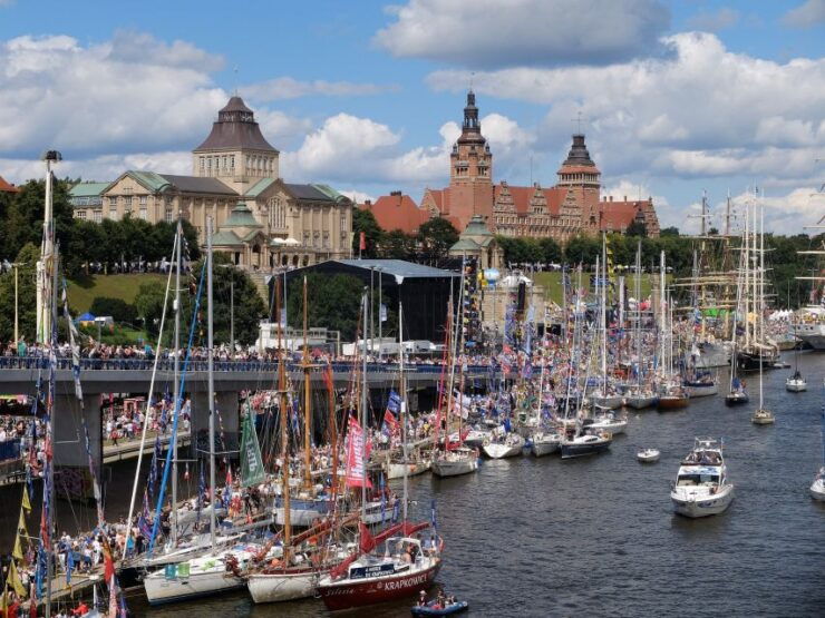 From Berlin: Private Full-Day Tour to Poland - Activity Details