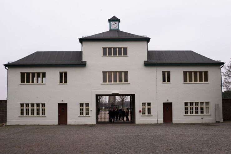 From Berlin: Private Sachsenhausen Concentration Camp Tour - Experience at the Sachsenhausen Memorial