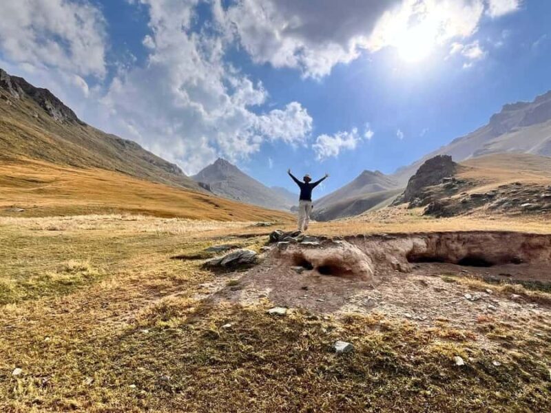 From Bishkek: 3-day group tour to lake Kel-Suu & Tash-Rabat - The Sum Up