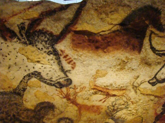 From Bordeaux: Lascaux and Dordogne Valley Private Tour - Grotte De Rouffignac