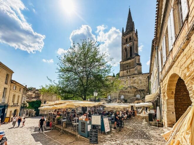 From Bordeaux: Saint-Emilion Guided Wine Tasting Tour - Strolling Through the Streets of Saint-Émilion