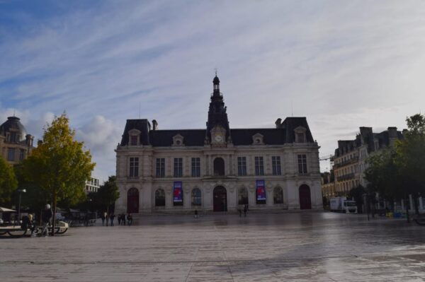 From Bordeaux: Visit the Futuroscope + City-Tour in Poitiers - Tips for Your Visit