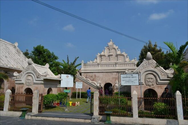 FROM BOROBUDUR: YOGYAKARTA DAY TOURS WITH CAR DRIVER HIRE - Customizable Itineraries