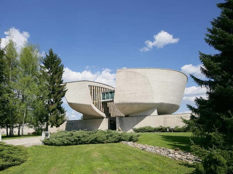 From Bratislava: Dracula Nosferatu - Orava Castle Day Tour - Authenticity and Guide Experience