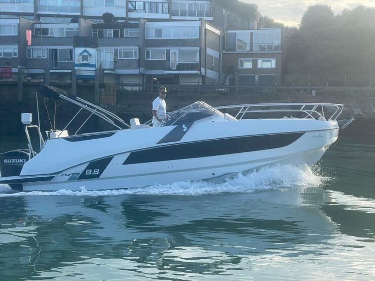 From Brighton: Beneteau Flyer Sundeck Private Charter - Experience Overview