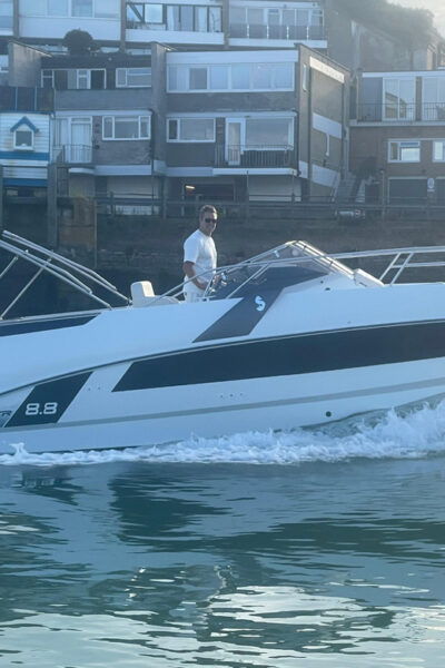 From Brighton: Beneteau Flyer Sundeck Private Charter - Departure and Accessibility