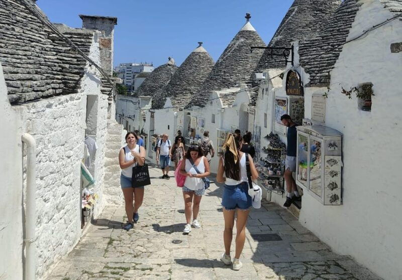 From Brindisi: Alberobello, Ostuni & Locorotondo - Aperitif - Exploring Alberobello