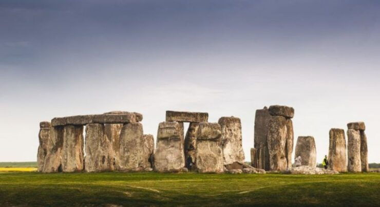 From Bristol: Stonehenge and Cotswold Villages Day Tour - Tour Experience