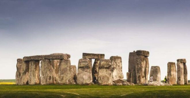From Bristol: Stonehenge and Cotswold Villages Day Tour - Itinerary Details
