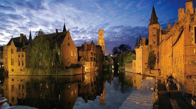 From Brussels: Bruges Day Trip with Boat Tour Option (ES) - Exploring Bruges: A Guided Walk Through Time