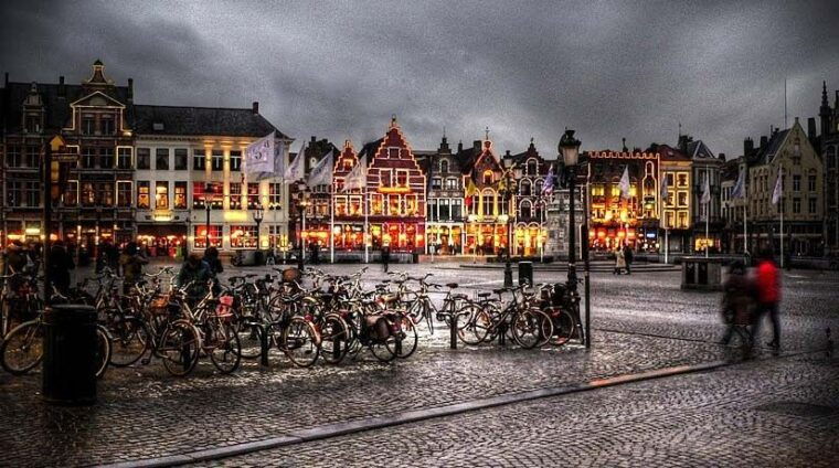 From Brussels: Bruges Day Trip with Boat Tour Option (ES) - Practicalities & Tips