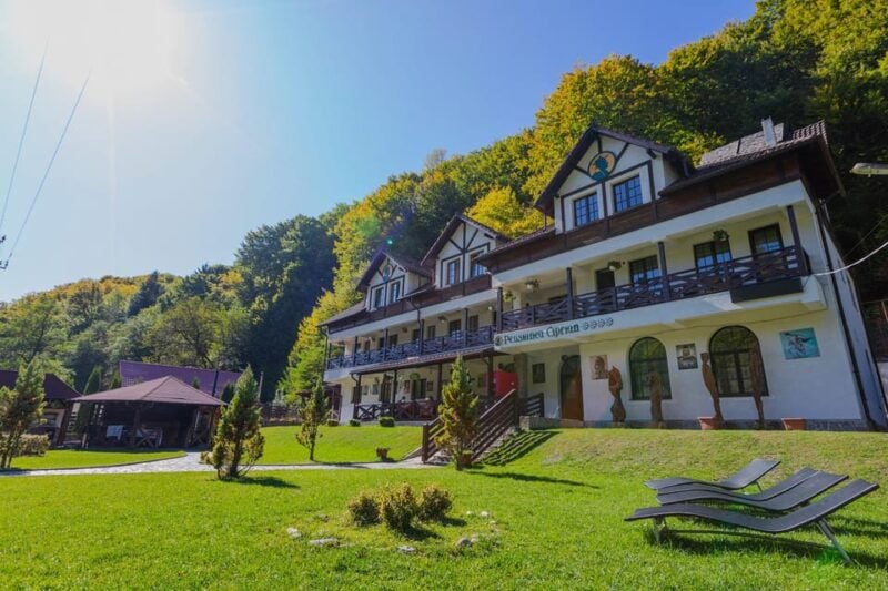 From Bucharest: Brdetu 4x4 Tour with Lunch, Hotel Pick-Up - Route 1: History and Natural Wonders