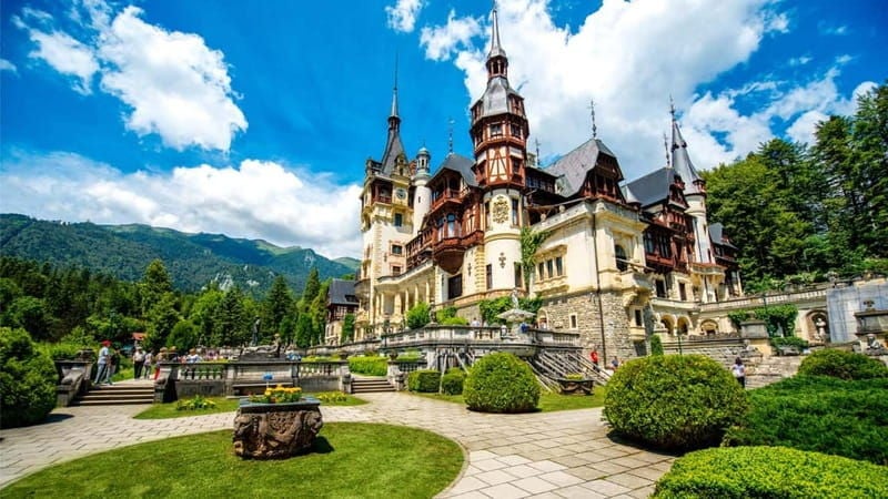 From Bucharest: Dracula's castle, Peles Castle and Brasov - An In-Depth Look at the Itinerary