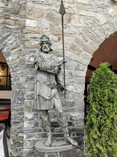 From Bucharest: Private tour to Peles Castle 6 Hours - Transportation and Group Size