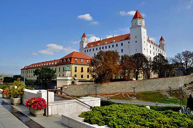 From Budapest: Bratislava Day Trip - Exploring Bratislavas Old Town