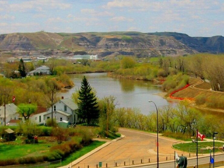 From Calgary: Guided Day Tour to Drumheller - Booking Details and Logistics