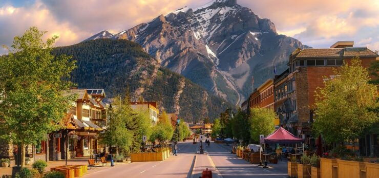 From Calgary: Private Lake Louise and Banff Day Trip - Booking and Cancellation Policies