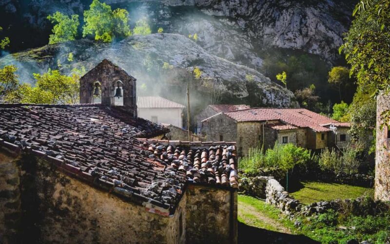 From Cangas de Onís: Lakes of Covadonga and Bulnes by funicular - Who Should Book This Tour?