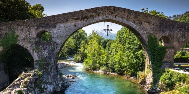 From Cangas De Onis: Lakes of Covadonga Guided Day Trip - Full Description of the Activity