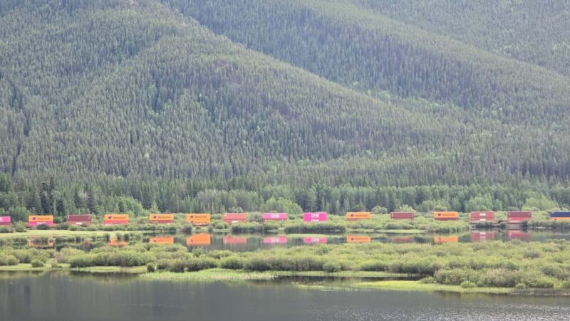 From Canmore/Banff:Moraine Lake & Lake Louise 1.5h per lake - A Detailed Look at the Canadian Rocky Mountain Experience