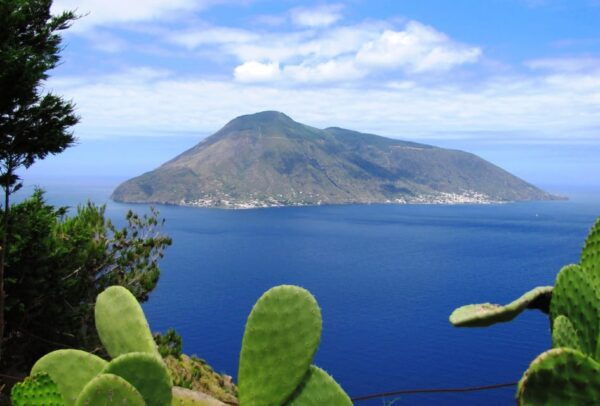 From Capo Dorlando: Lipari and Vulcano Tour With Boat Trip - Frequently Asked Questions