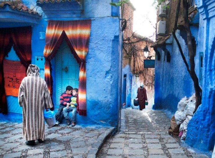 From Casablanca: 3-Day Private Tour to Chefchaouen and Fez - Tour Duration and Guide Availability