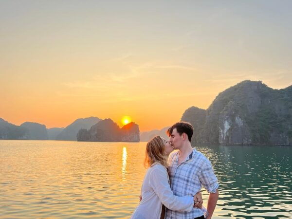 From Cat Ba Island: Full Day Boat Tour Lan Ha & Halong Bay - Dining Experience Onboard