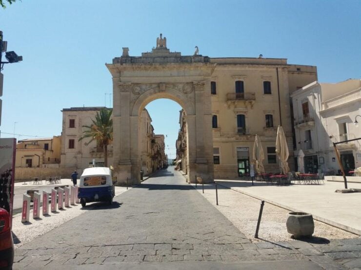 From Catania: Syracuse, Ortigia and Noto Full-Day Tour - Activity Description