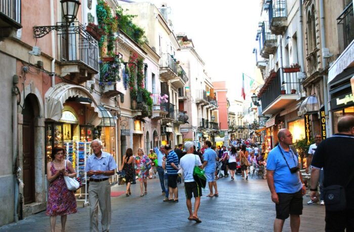 From Catania: Taormina, Isola Bella, and Castelmola Day Trip - Customer Experience