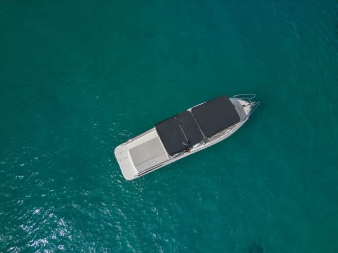 From Cavtat/Dubrovnik: Blue & Green Caves Speedboat Tour - Boat Features