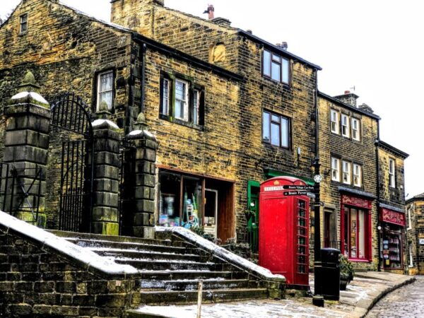 From Chester: Full-Day Yorkshire Sightseeing Day Trip - Driver/Guide