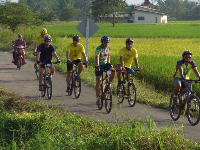 From Chiang Mai: Mae Taeng Valley and Waterfalls Cycle Tour - Review Summary