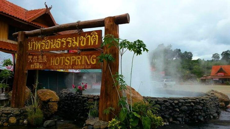 From Chiang Mai : White and Blue Temples and Lalita Cafe - Key Points