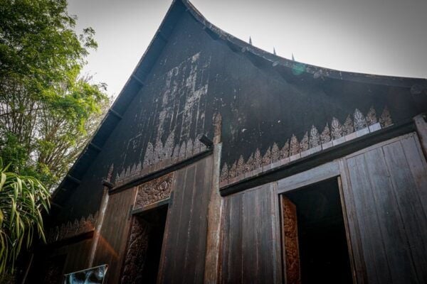 From Chiang Rai: Famous Temples and Golden Triangle Day Tour - Mae Sai and the Border Town Experience